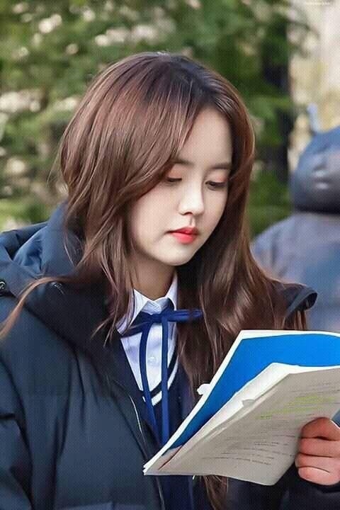 Kim So Hyun tròn 21 tuổi với đầy đủ mọi thứ từ nhan sắc tới sự nghiệp