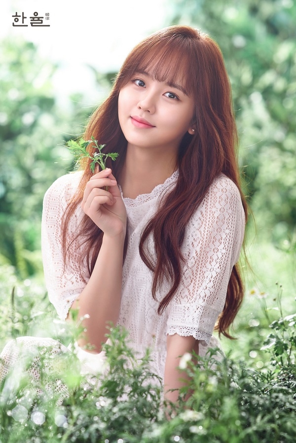Kim So Hyun tròn 21 tuổi với đầy đủ mọi thứ từ nhan sắc tới sự nghiệp
