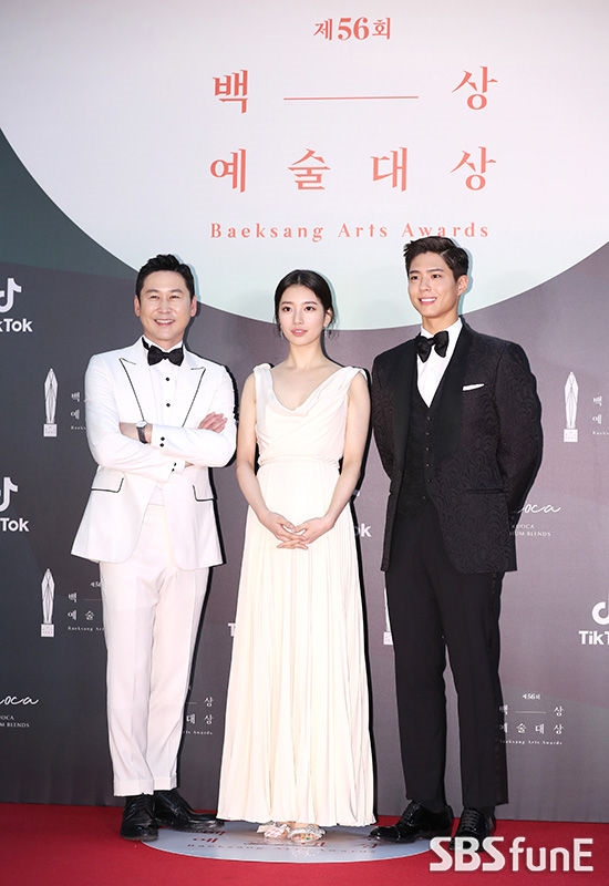 Son Ye Jin, IU nổi bật trong dàn sao khủng trên thảm đỏ Baeksang