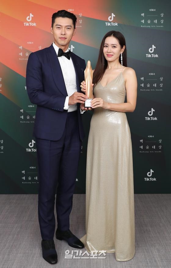 Hyun Bin - Son Ye Jin và những lần gặp gỡ gây 'bão'