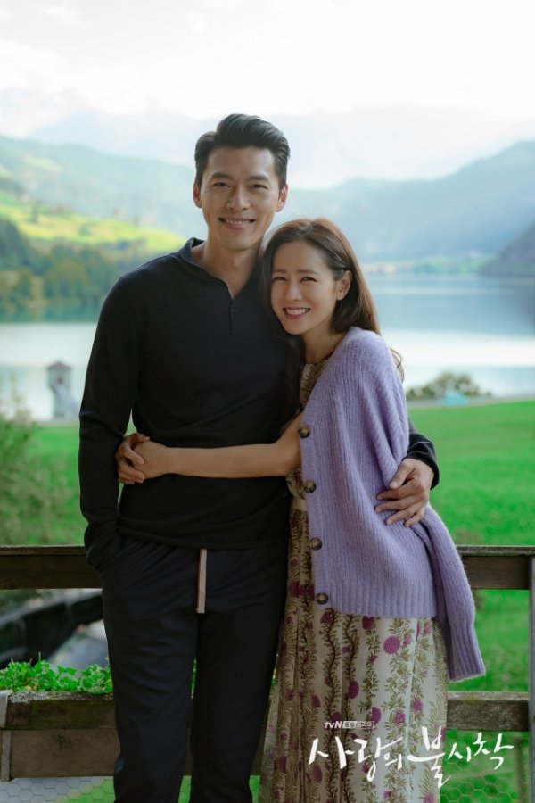 Hyun Bin - Son Ye Jin và những lần gặp gỡ gây 'bão'