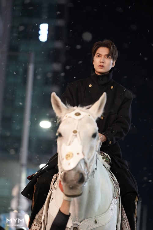 Lee Min Ho vượt Lee Jong Suk về lượng fan theo dõi Instagram