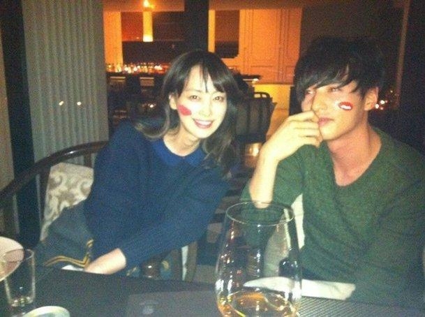 Won Bin - Lee Na Young lộ ảnh nhan sắc thuở hẹn hò khiến fan xuýt xoa