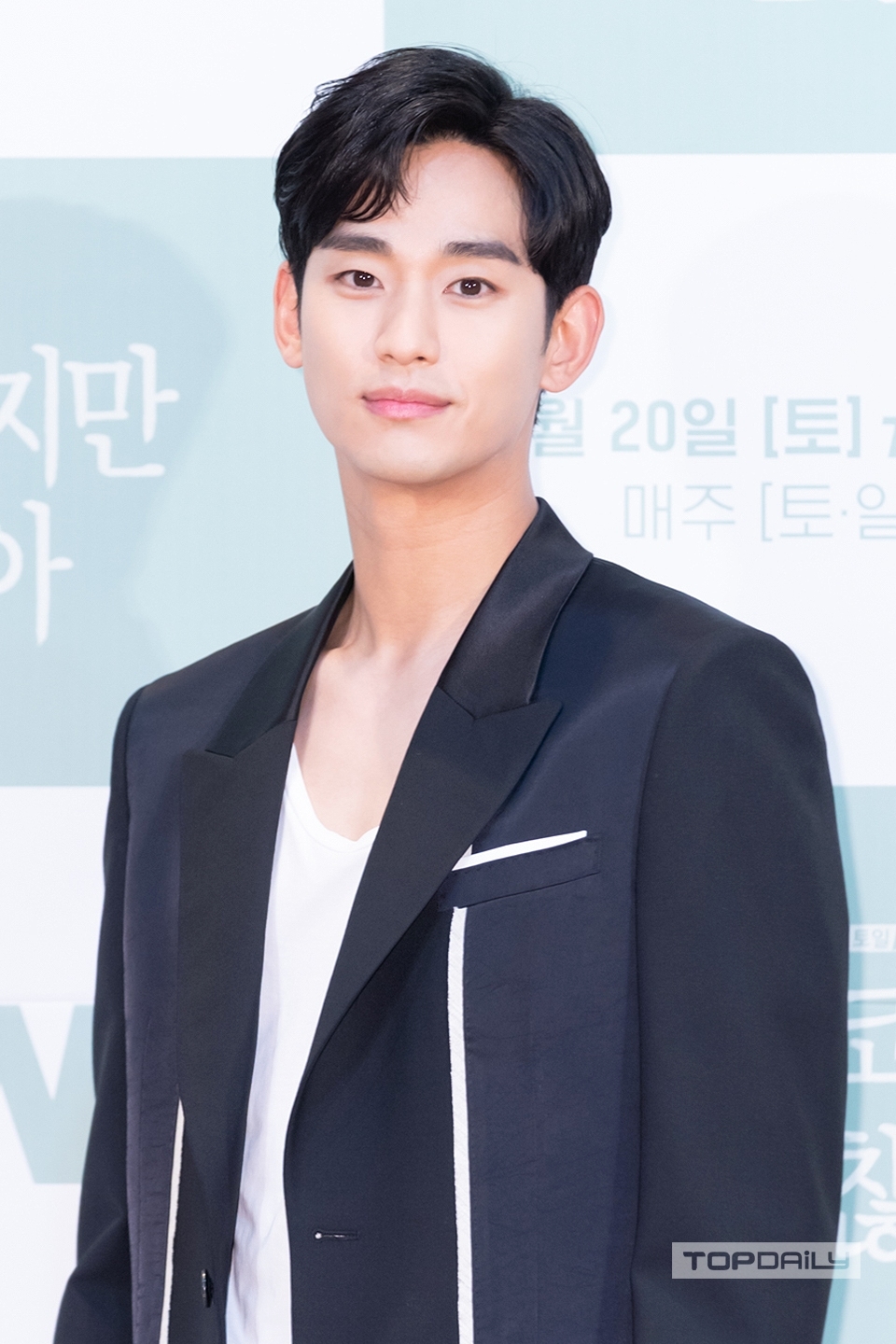 Kim Soo Hyun cực trẻ và đẹp trai trong họp báo phim mới