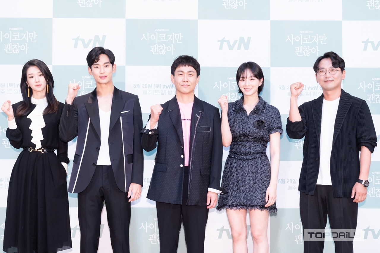 Kim Soo Hyun cực trẻ và đẹp trai trong họp báo phim mới