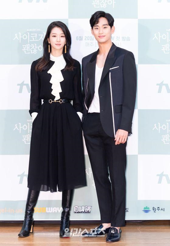 Kim Soo Hyun cực trẻ và đẹp trai trong họp báo phim mới