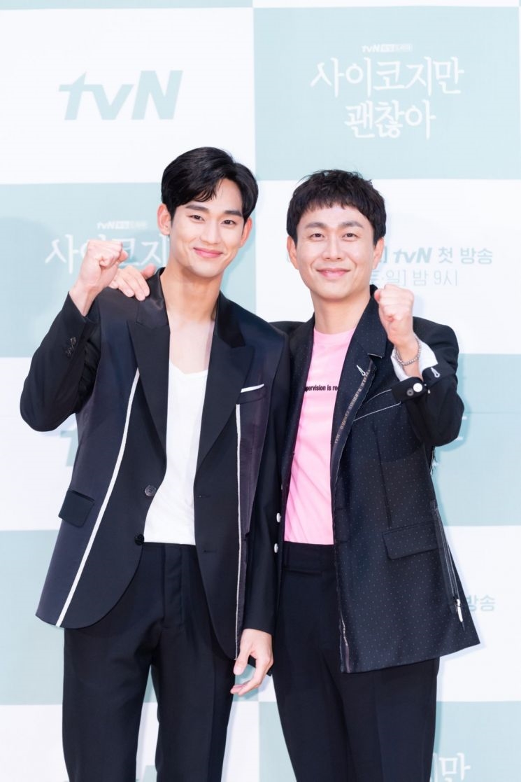 Kim Soo Hyun cực trẻ và đẹp trai trong họp báo phim mới