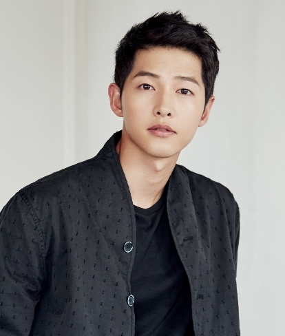 Song Joong Ki phản hồi tin đồn hẹn hò luật sư giữa lịch trình bận rộn