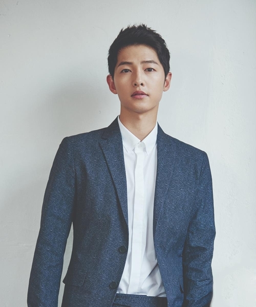 Song Joong Ki phản hồi tin đồn hẹn hò luật sư giữa lịch trình bận rộn