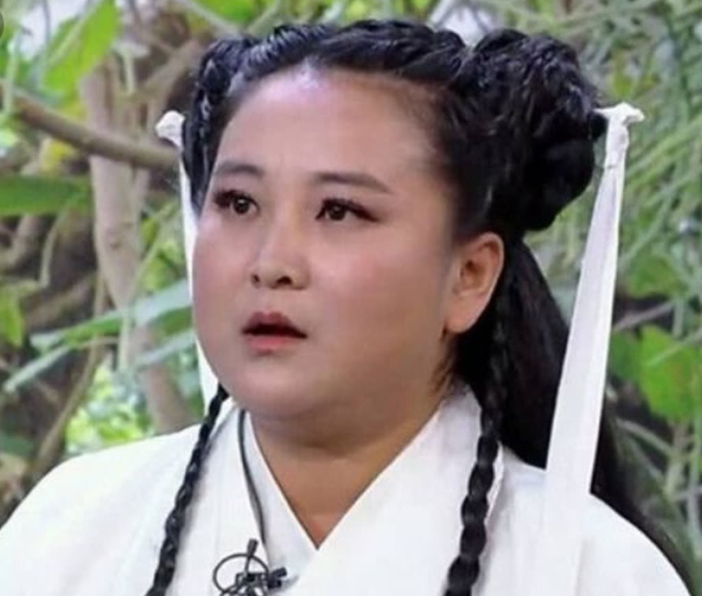 Châu Đông Vũ, Tạ Na và những sao nữ Cbiz không đẹp vẫn nổi