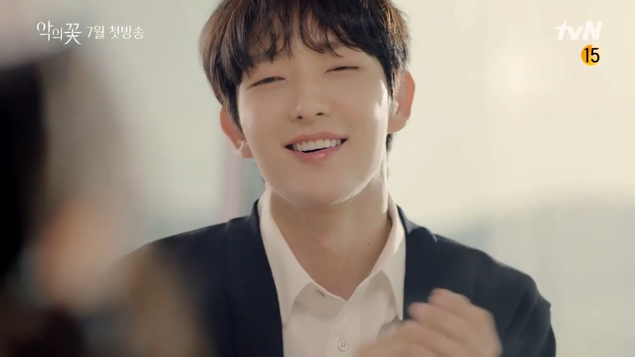 Lee Jun Ki gây ấn tượng mạnh với diễn xuất 'hai mặt' trong phim mới