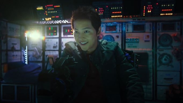 Song Joong Ki vẫn chưa hết xui khi movie 'bom tấn' lại hoãn chiếu