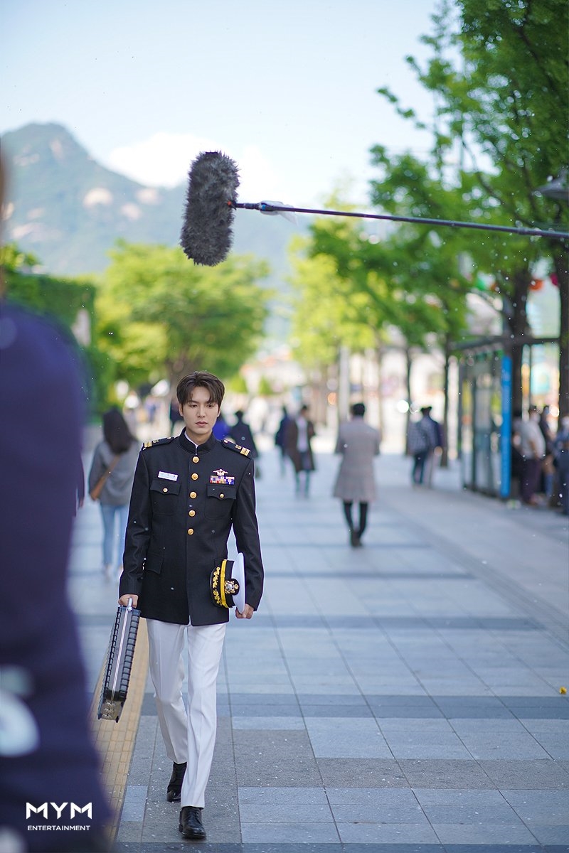 Lee Min Ho tung ảnh hậu trường tập cuối 'Quân vương bất diệt'
