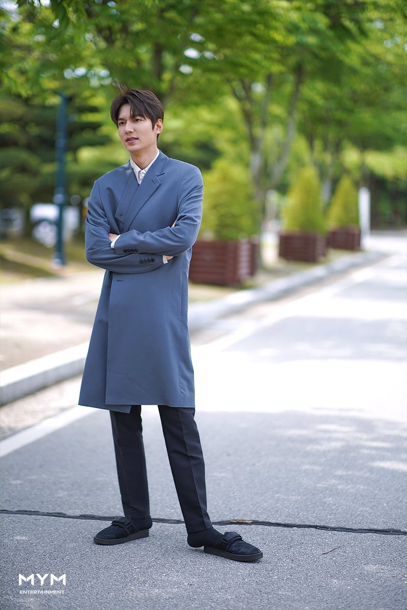 Lee Min Ho tung ảnh hậu trường tập cuối 'Quân vương bất diệt'