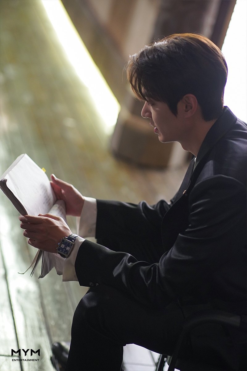 Lee Min Ho tung ảnh hậu trường tập cuối 'Quân vương bất diệt'