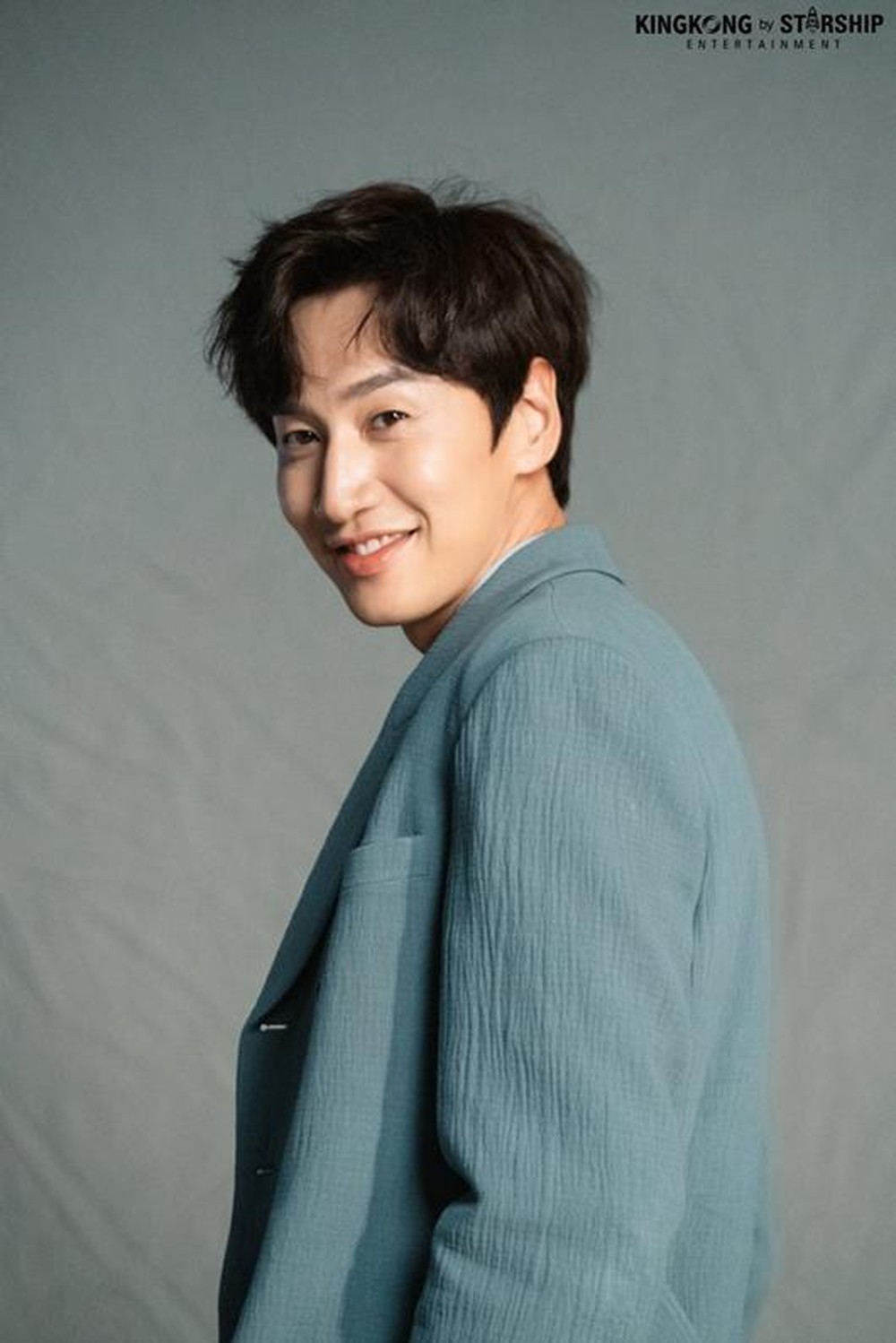 Lee Kwang Soo, Lisa và loạt sao Hàn được lòng fan Việt nhất
