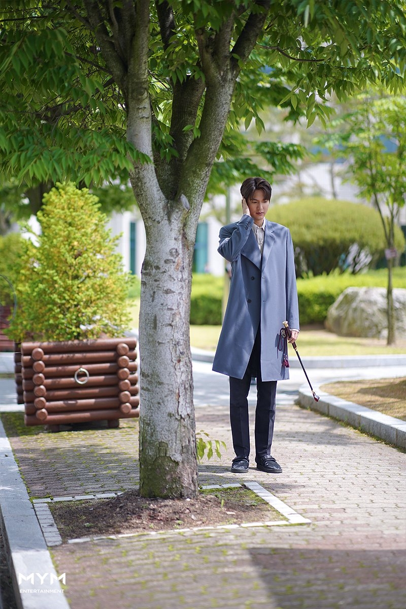 Lee Min Ho tung ảnh hậu trường tập cuối 'Quân vương bất diệt'