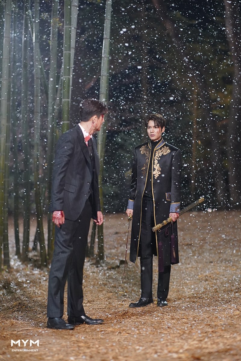 Lee Min Ho tung ảnh hậu trường tập cuối 'Quân vương bất diệt'