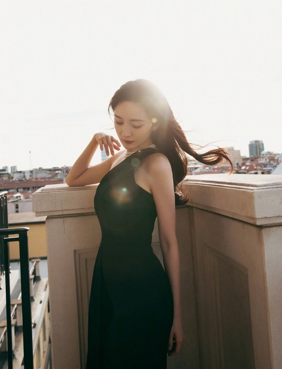 Dương Mịch, Triệu Lệ Dĩnh và những hot mom Cbiz gây bão ngày tái xuất