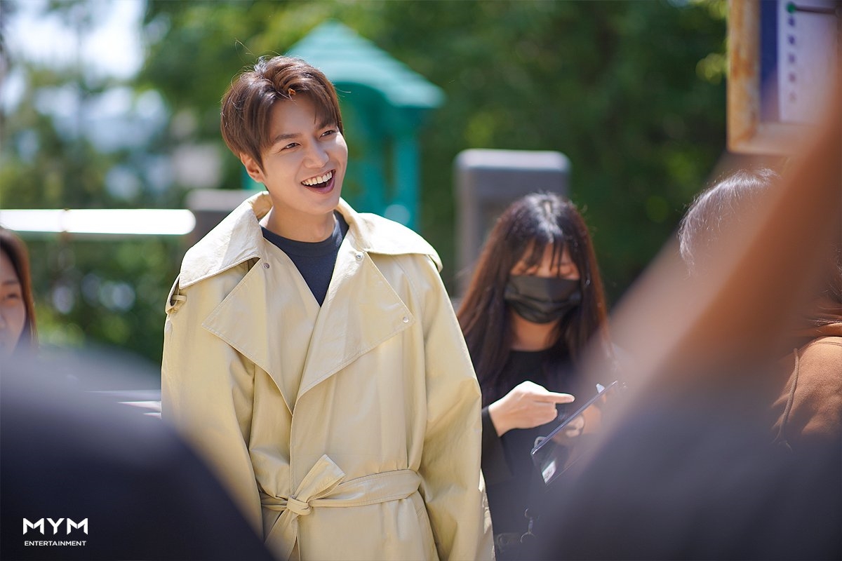 Lee Min Ho tung ảnh hậu trường tập cuối 'Quân vương bất diệt'
