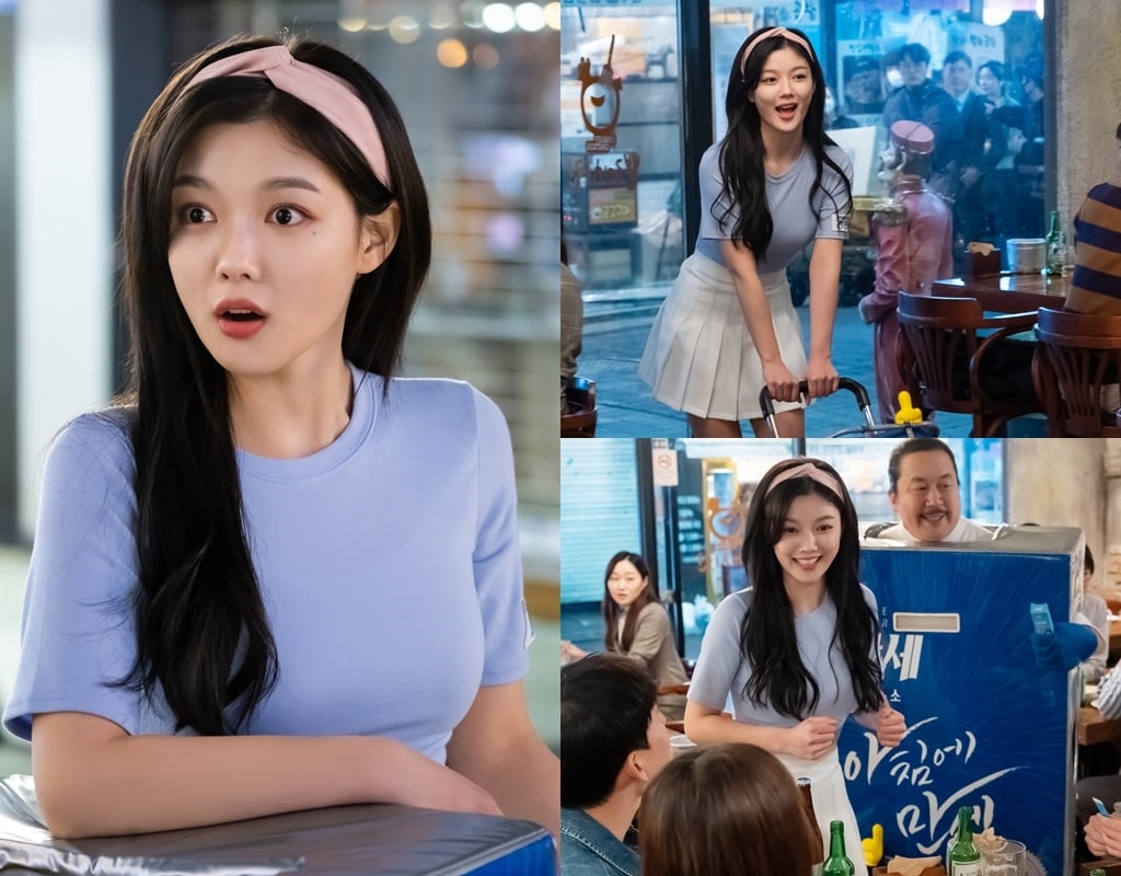 Kim Yoo Jung 'đốn' tim fan khi hóa thân thành cô nhân viên ngổ ngáo