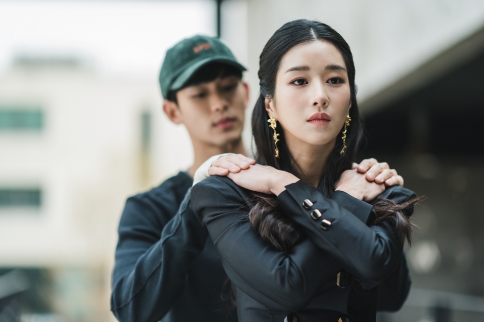 Kim Soo Hyun - Seo Ye Ji tung ảnh mới khoe chemistry bùng nổ