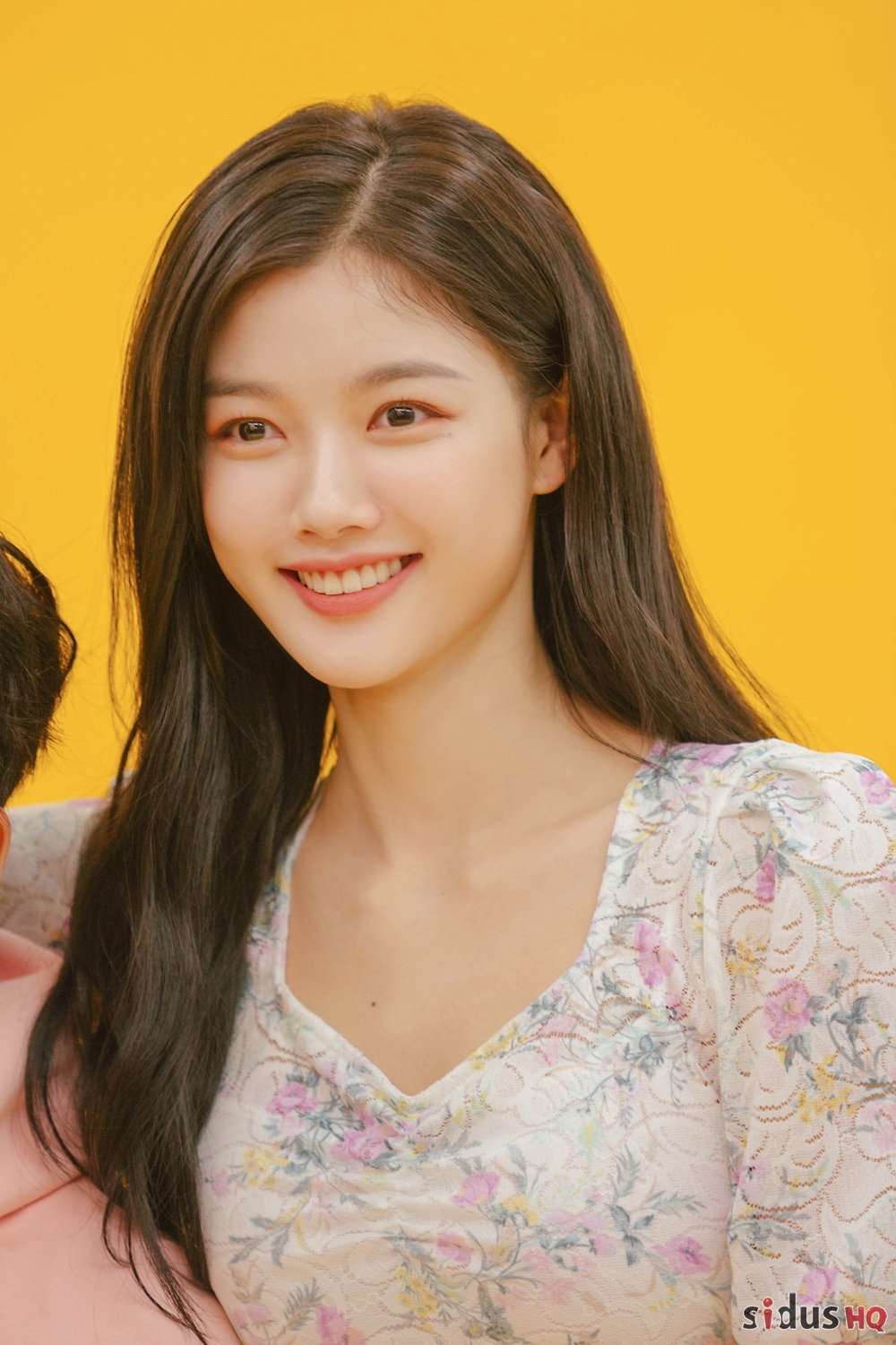 Kim Yoo Jung tung bộ ảnh hậu trường chụp poster phim mới cực đẹp