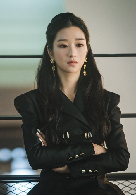 Kim Soo Hyun - Seo Ye Ji tung ảnh căng thẳng ngay tập đầu phim mới