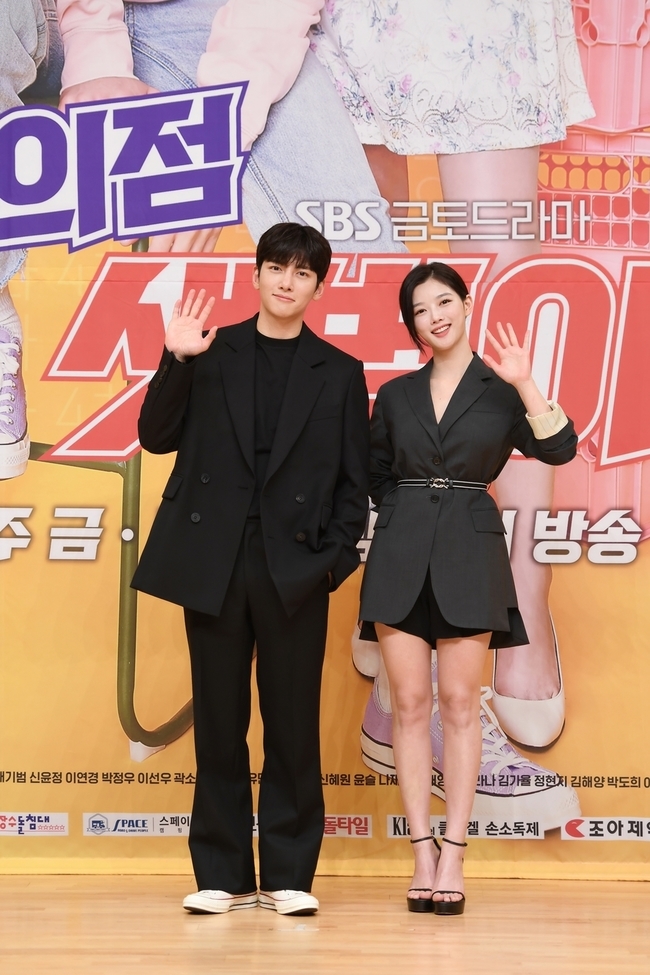 Ji Chang Wook - Kim Yoo Jung đẹp đôi ngây ngất trong họp báo phim mới