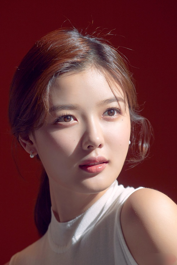 Kim Yoo Jung - Ngôi sao đình đám, tài năng sớm nở của showbiz Hàn