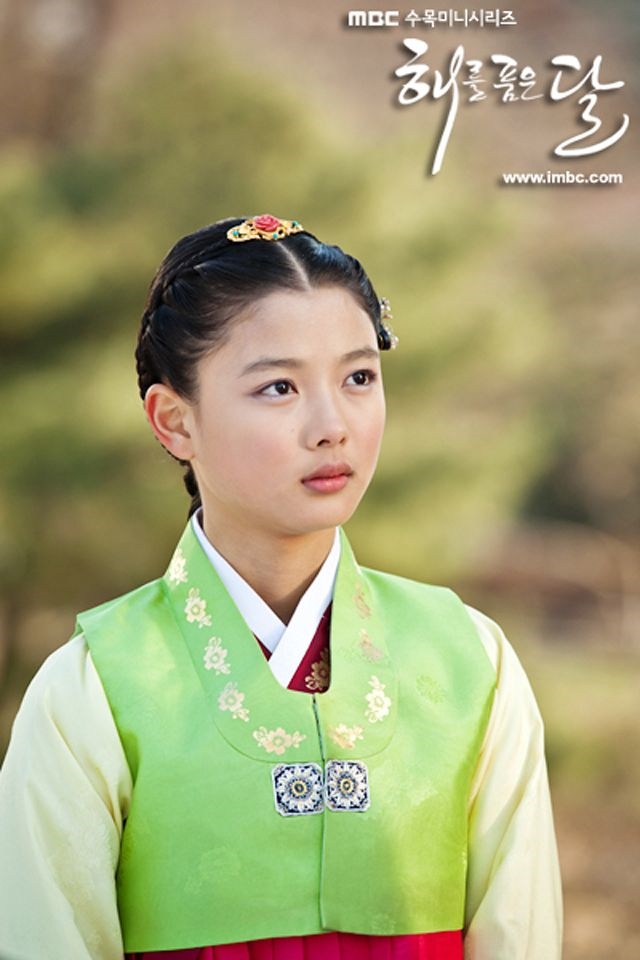 Kim Yoo Jung - Ngôi sao đình đám, tài năng sớm nở của showbiz Hàn