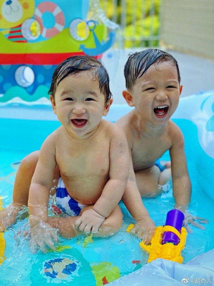 Hồ Hạnh Nhi và Lý Thừa Đức làm tiệc thôi nôi cho con út