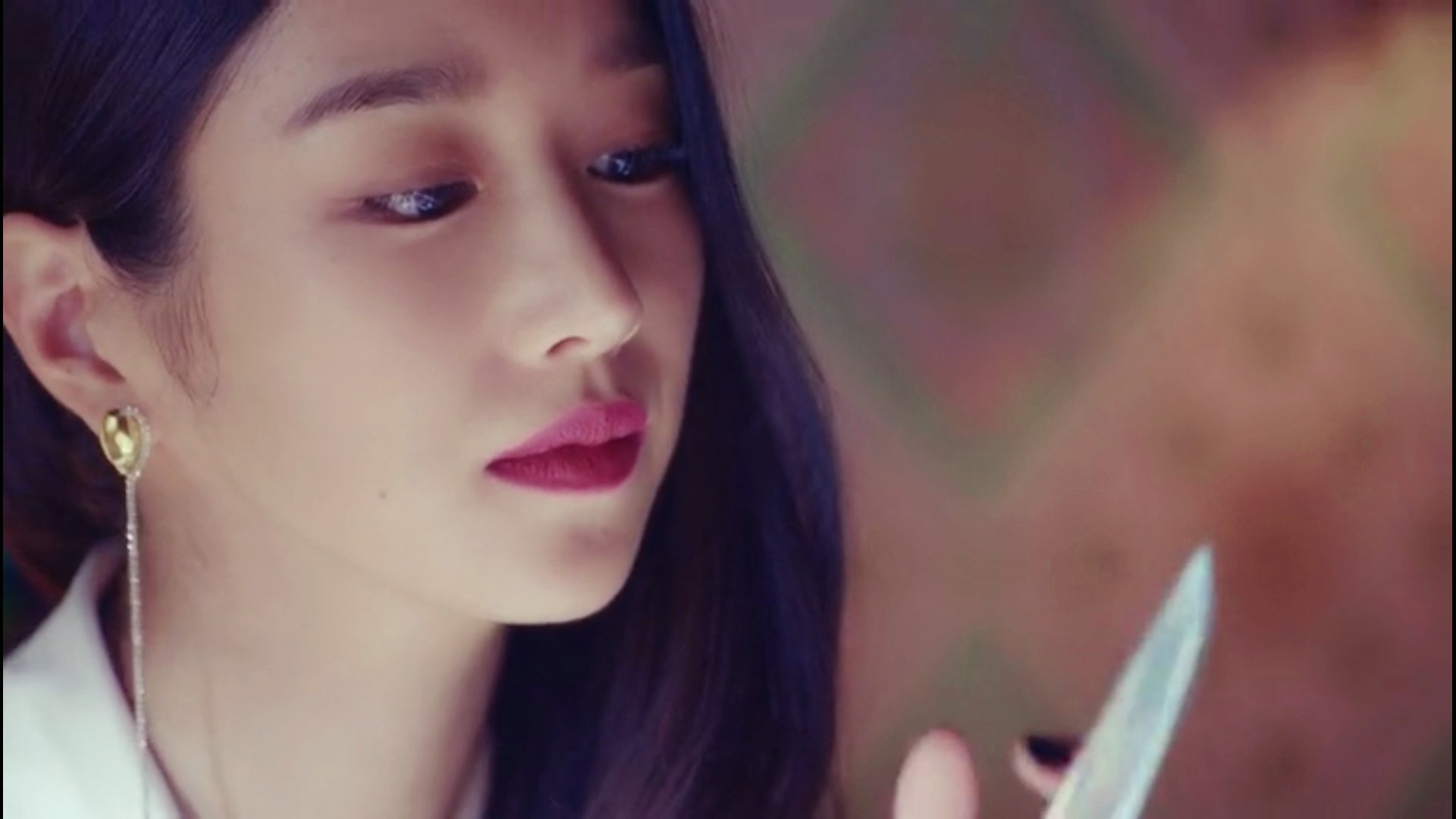 Seo Ye Ji gây 'sốt' với thần thái hoàn hảo, sang chảnh trong phim mới