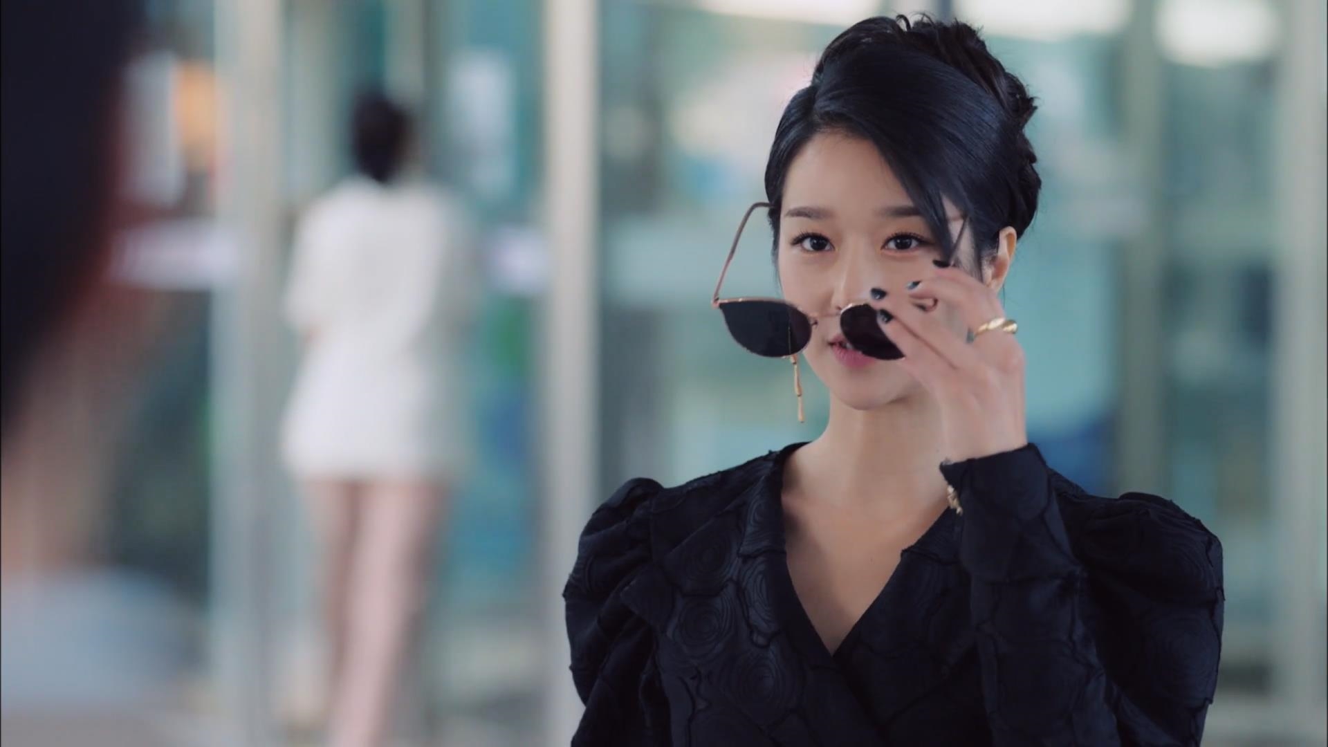 Seo Ye Ji gây 'sốt' với thần thái hoàn hảo, sang chảnh trong phim mới