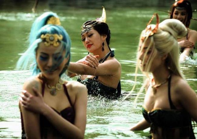 Hậu trường cảnh tắm của Dương Tử, Quan Hiểu Đồng và sao nữ Cbiz