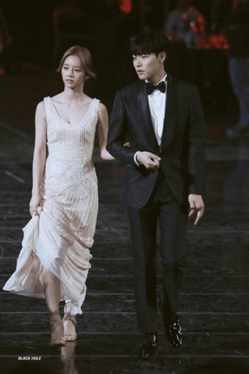 Hyeri - Ryu Jun Yeol và những cặp đôi sao Hàn yêu đương kín tiếng