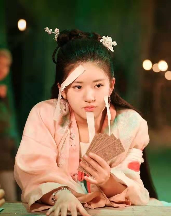 Dương Tử, Triệu Lộ Tư và dàn mỹ nhân sở hữu 'khuôn trăng đầy đặn'