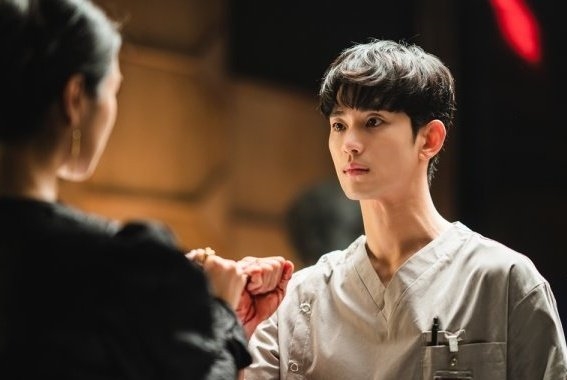 Kim Soo Hyun gây 'sốt' vì nhan sắc cực phẩm trong phim mới
