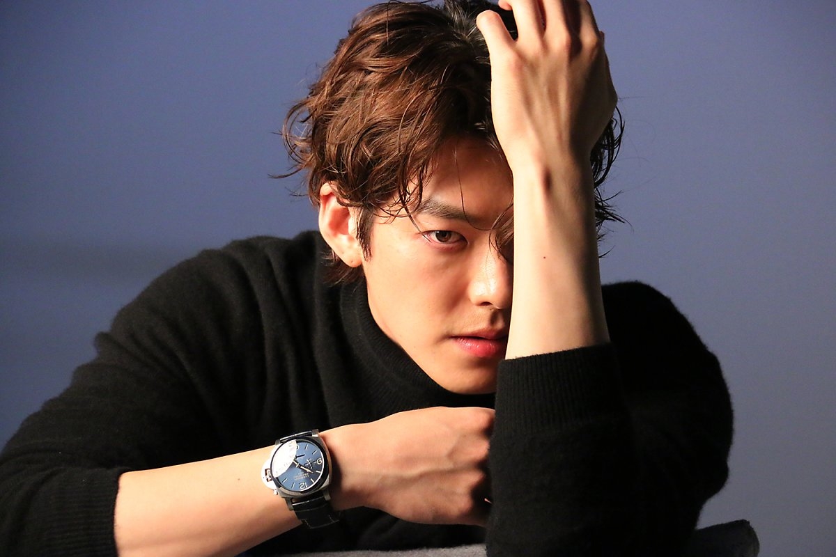 Kim Woo Bin trông khỏe mạnh như chưa từng mắc bệnh nặng trong ảnh mới