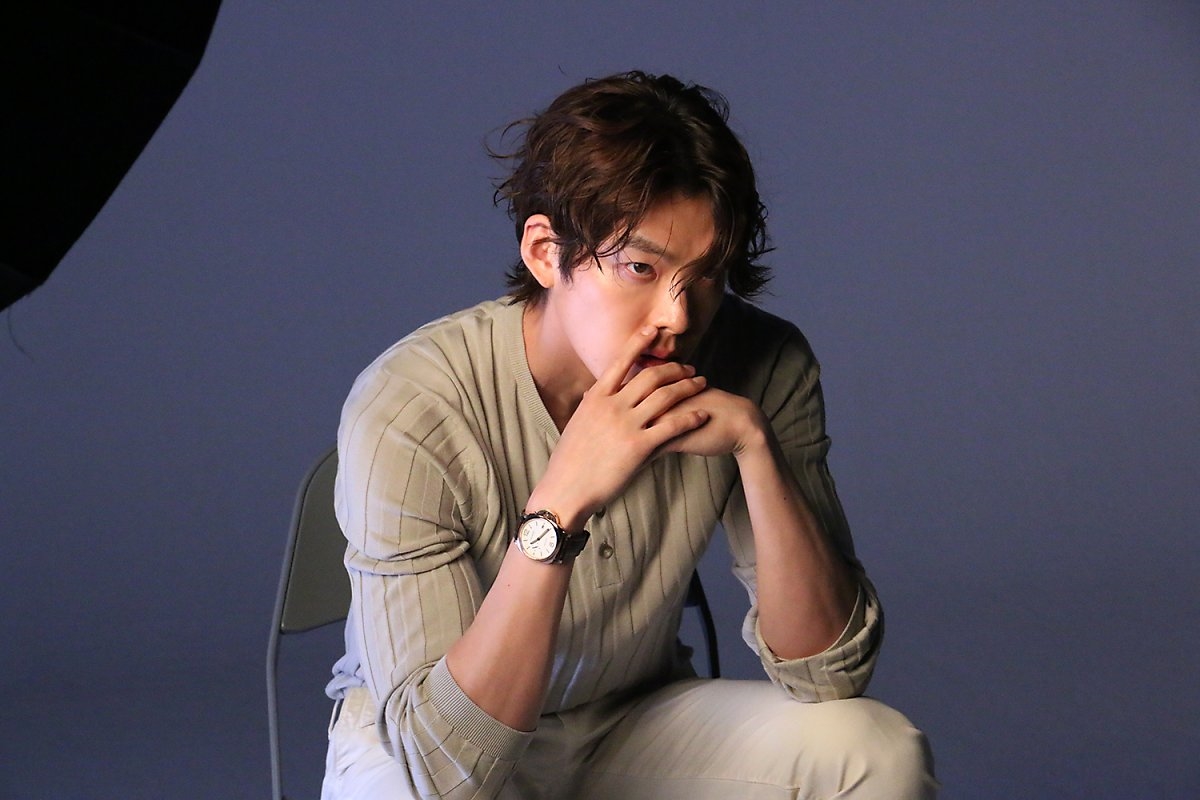 Kim Woo Bin trông khỏe mạnh như chưa từng mắc bệnh nặng trong ảnh mới