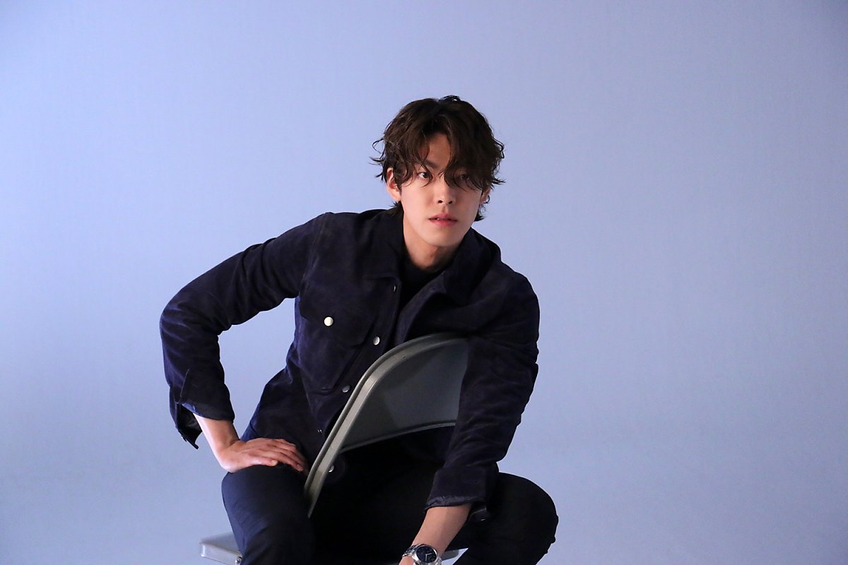 Kim Woo Bin trông khỏe mạnh như chưa từng mắc bệnh nặng trong ảnh mới