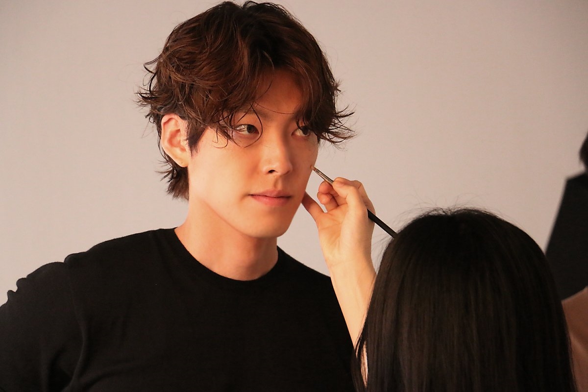 Kim Woo Bin trông khỏe mạnh như chưa từng mắc bệnh nặng trong ảnh mới