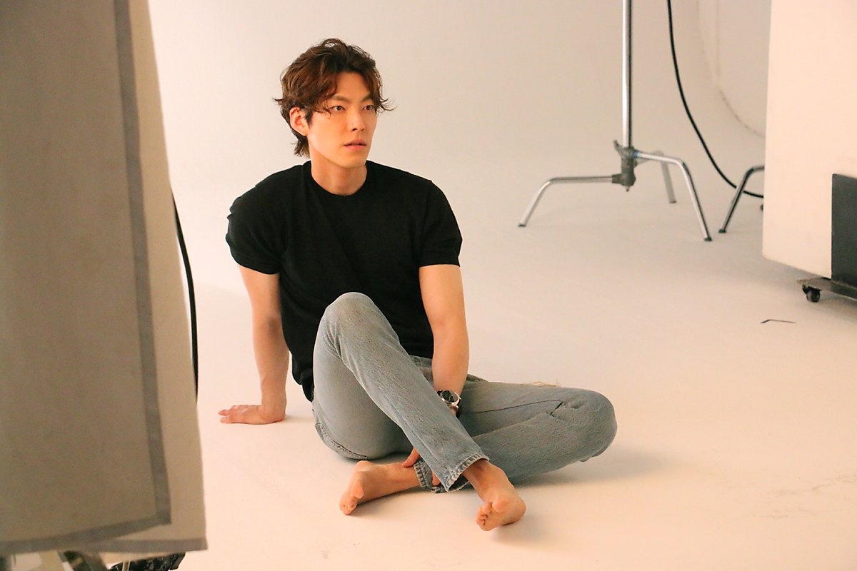 Kim Woo Bin trông khỏe mạnh như chưa từng mắc bệnh nặng trong ảnh mới