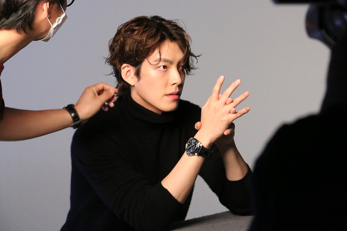 Kim Woo Bin trông khỏe mạnh như chưa từng mắc bệnh nặng trong ảnh mới