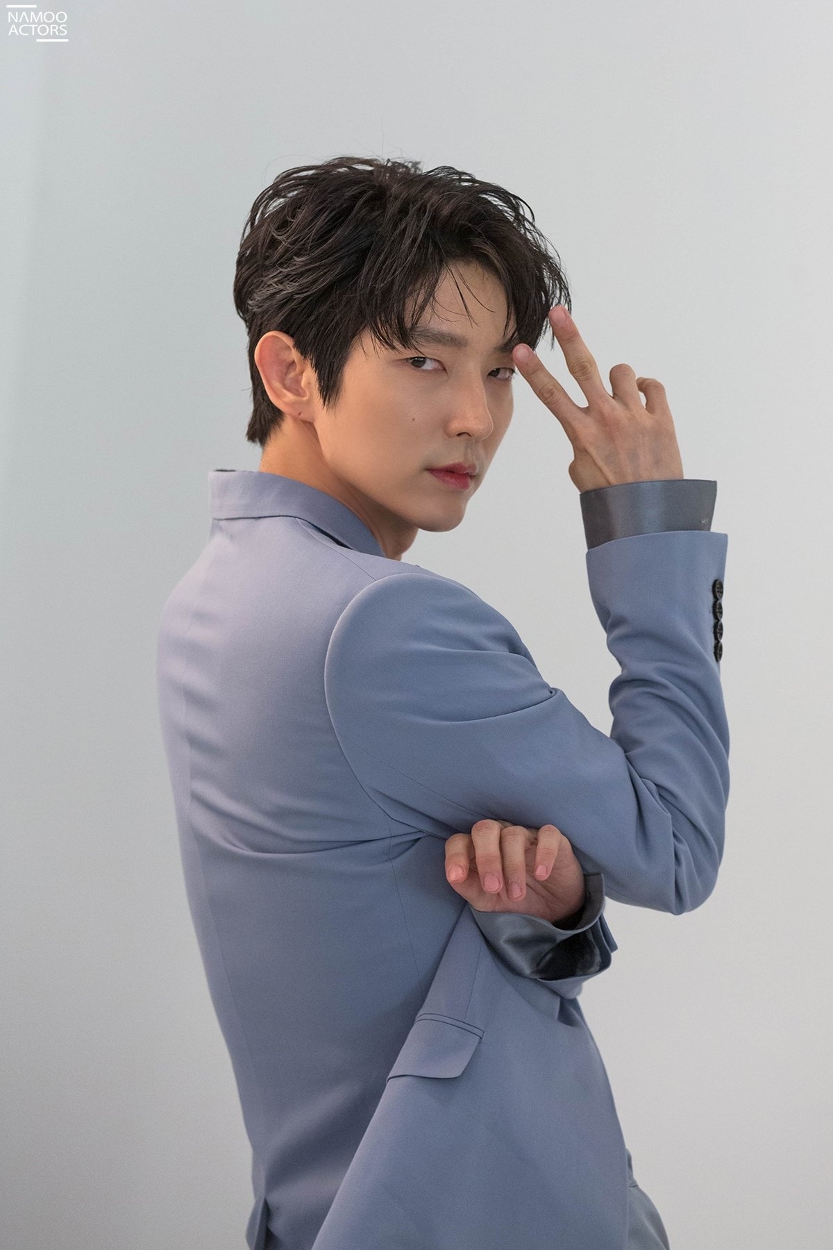Lee Jun Ki khoe nhan sắc cực phẩm ở tuổi 38 trong bộ ảnh mới