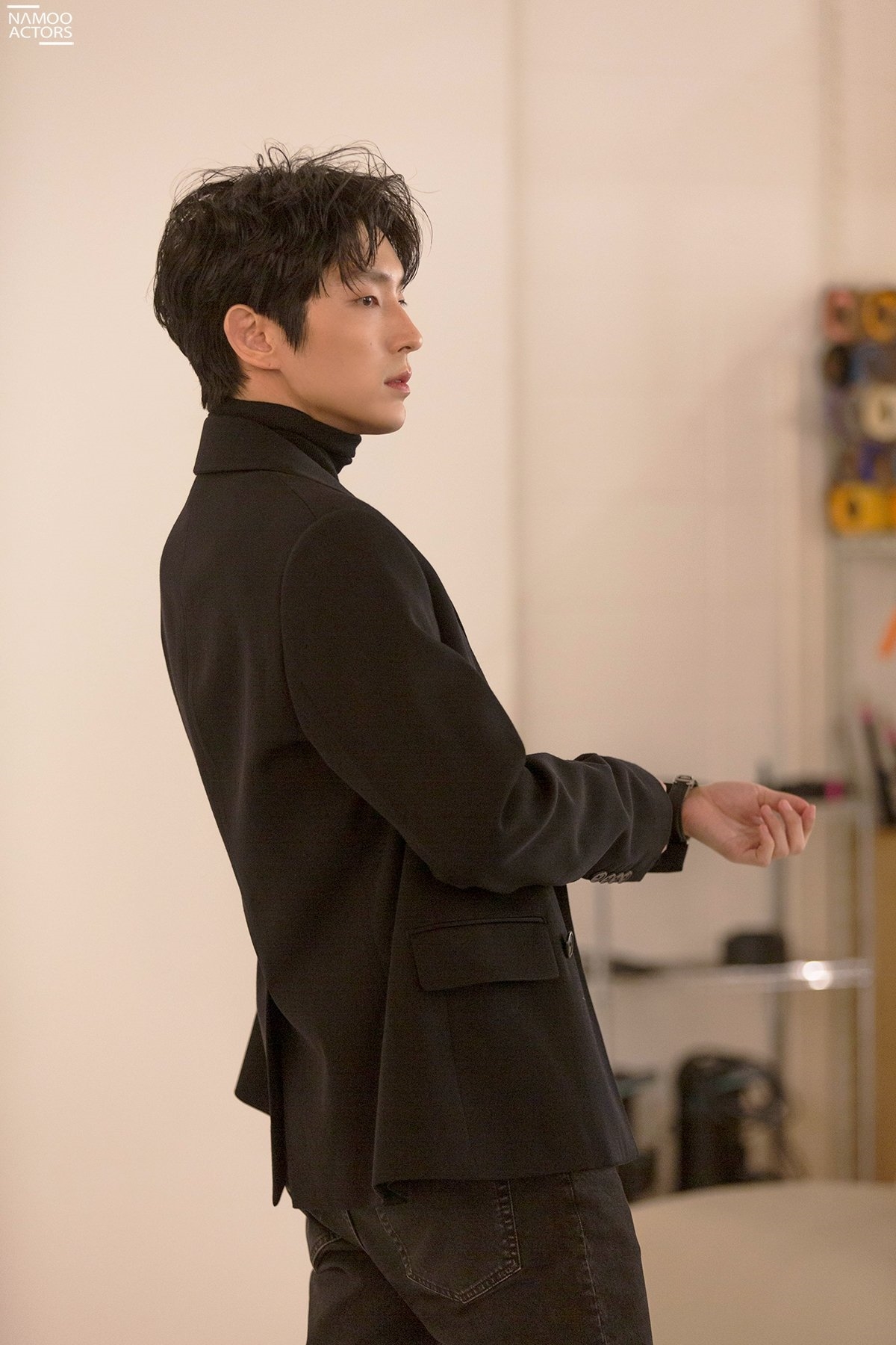 Lee Jun Ki khoe nhan sắc cực phẩm ở tuổi 38 trong bộ ảnh mới