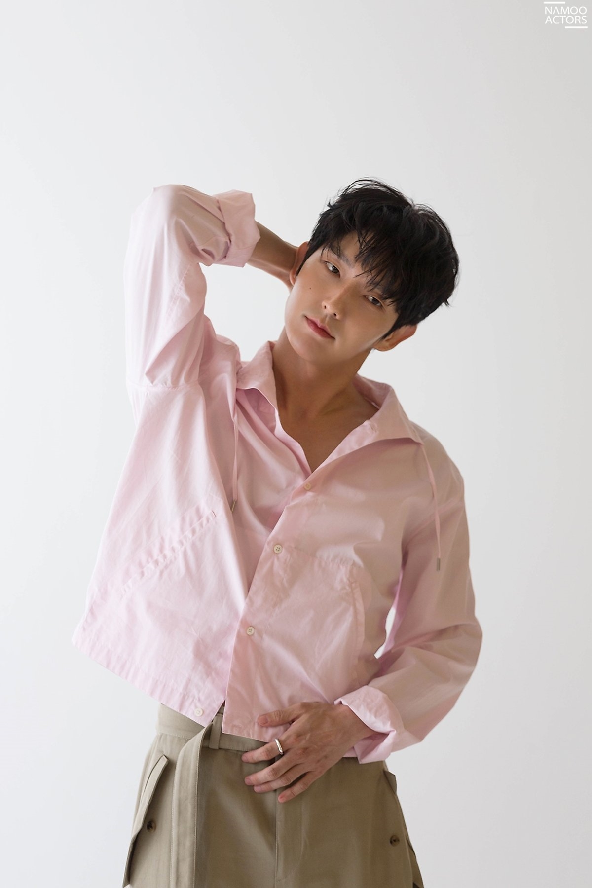 Lee Jun Ki khoe nhan sắc cực phẩm ở tuổi 38 trong bộ ảnh mới