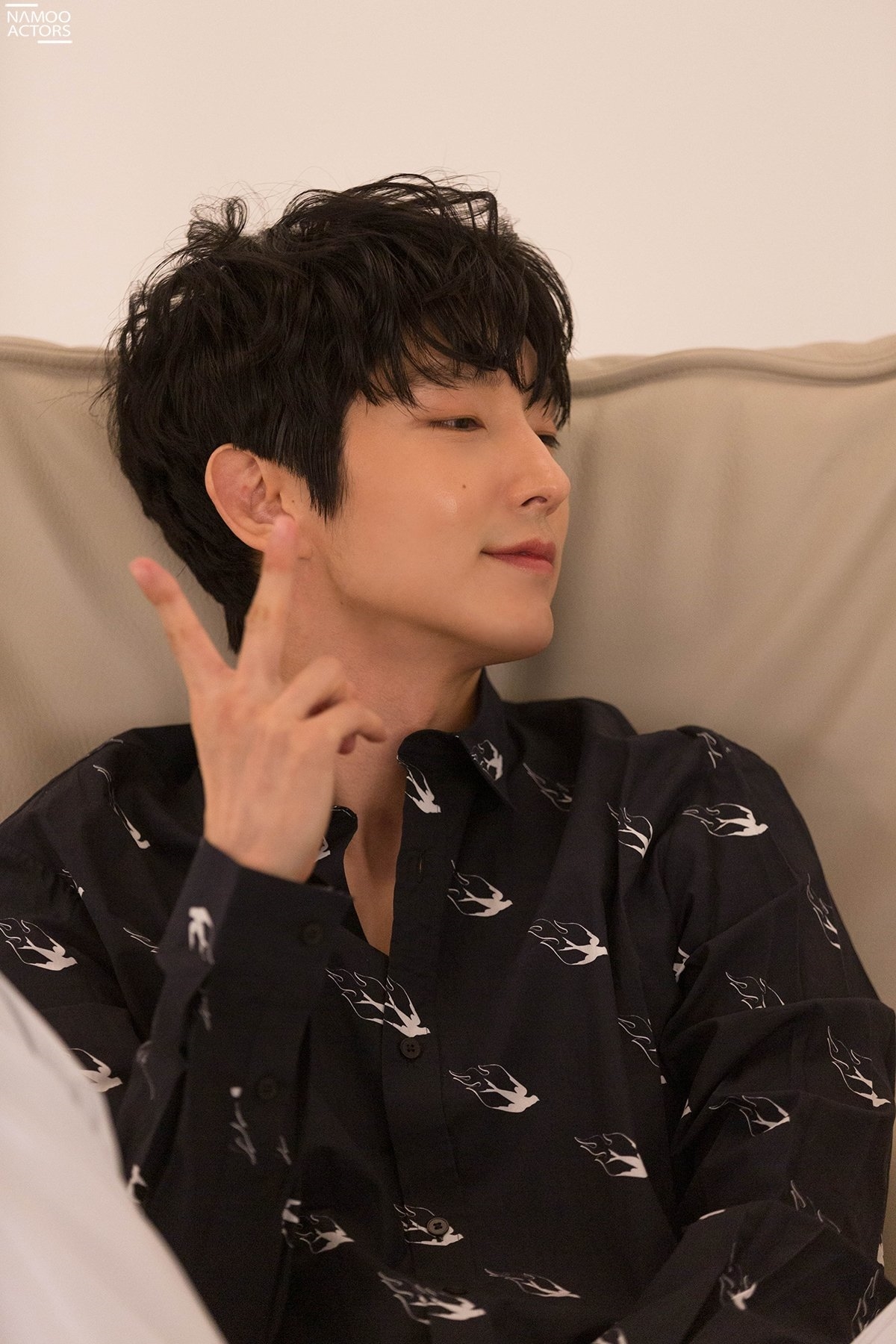 Lee Jun Ki khoe nhan sắc cực phẩm ở tuổi 38 trong bộ ảnh mới