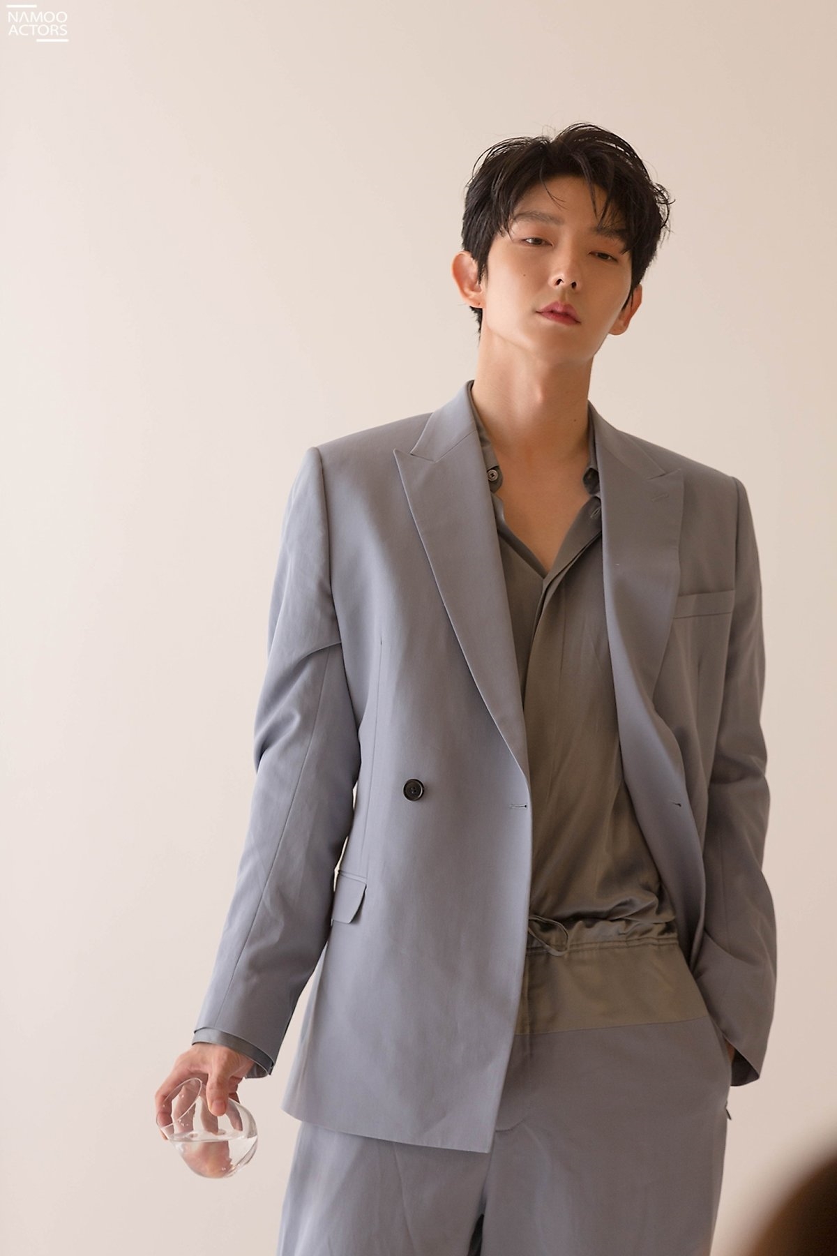 Lee Jun Ki khoe nhan sắc cực phẩm ở tuổi 38 trong bộ ảnh mới