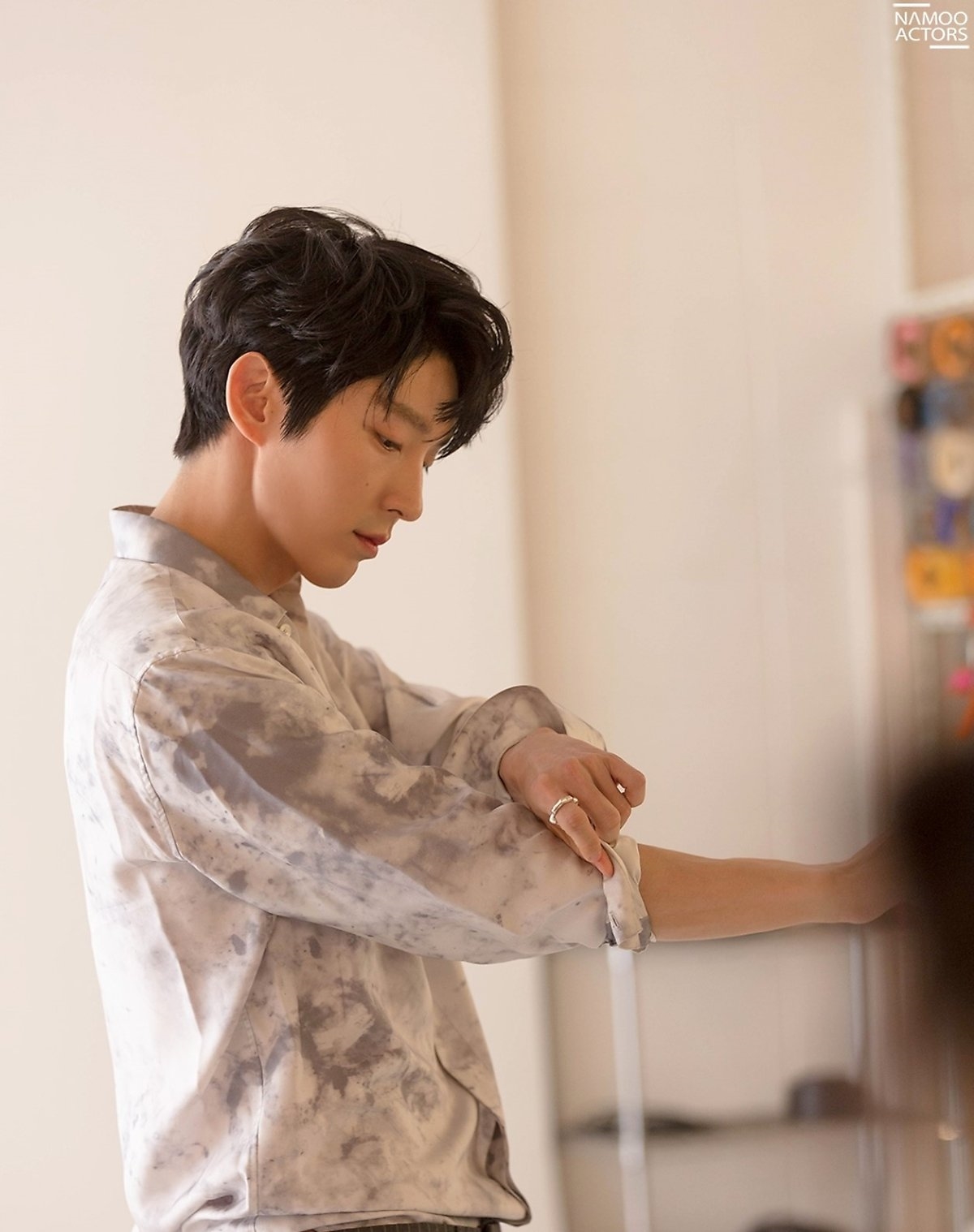 Lee Jun Ki khoe nhan sắc cực phẩm ở tuổi 38 trong bộ ảnh mới